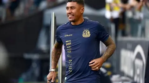 女网红直播黑丝造型引关注，幕后操盘手揭秘