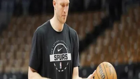 山东次节强势逆袭，净胜36分6抢断，半场领先深圳5分